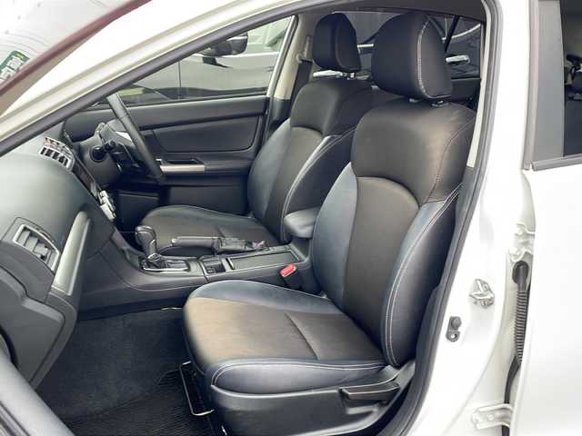 スバル インプレッサ スポーツ 1．6i－S アイサイト 道東・釧路十勝 2016(平28)年 7.6万km クリスタルホワイトP ・４WD/・純正ダイアトーンサウンドナビ/（BT・CD・DVD・ラジオ・フルセグ）/・バックカメラ/・アイサイト/・衝突被害軽減ブレーキ/・白線逸脱防止機能/・横滑り防止装置/・アイドリングストップ/・ドアバイザー/・ウィンカーミラー/・電動格納ミラー/・フォグライト/・レータークルーズコントロール/・純正ドライブレコーダー/・ハーフレザーシート/・オートライト/・純正16インチアルミホイール付夏タイヤ積込