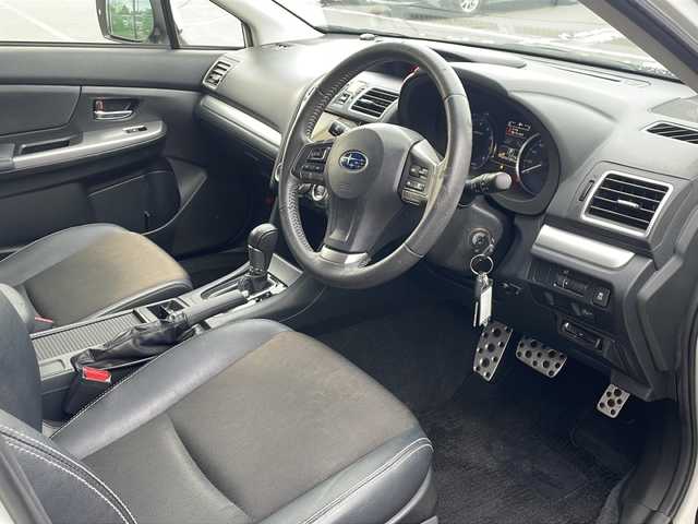 スバル インプレッサ スポーツ 1．6i－S アイサイト 道東・釧路十勝 2016(平28)年 7.6万km クリスタルホワイトP ・４WD/・純正ダイアトーンサウンドナビ/（BT・CD・DVD・ラジオ・フルセグ）/・バックカメラ/・アイサイト/・衝突被害軽減ブレーキ/・白線逸脱防止機能/・横滑り防止装置/・アイドリングストップ/・ドアバイザー/・ウィンカーミラー/・電動格納ミラー/・フォグライト/・レータークルーズコントロール/・純正ドライブレコーダー/・ハーフレザーシート/・オートライト/・純正16インチアルミホイール付夏タイヤ積込