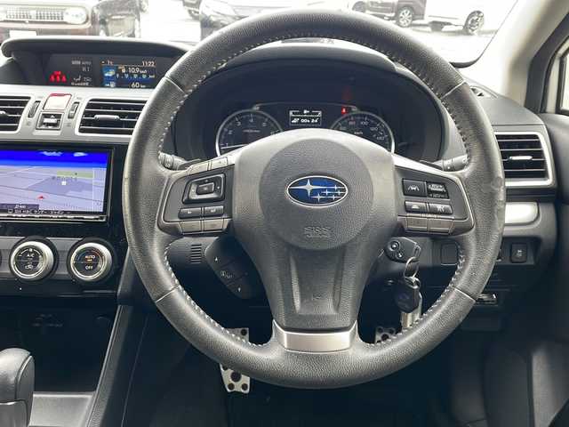スバル インプレッサ スポーツ 1．6i－S アイサイト 道東・釧路十勝 2016(平28)年 7.6万km クリスタルホワイトP ・４WD/・純正ダイアトーンサウンドナビ/（BT・CD・DVD・ラジオ・フルセグ）/・バックカメラ/・アイサイト/・衝突被害軽減ブレーキ/・白線逸脱防止機能/・横滑り防止装置/・アイドリングストップ/・ドアバイザー/・ウィンカーミラー/・電動格納ミラー/・フォグライト/・レータークルーズコントロール/・純正ドライブレコーダー/・ハーフレザーシート/・オートライト/・純正16インチアルミホイール付夏タイヤ積込