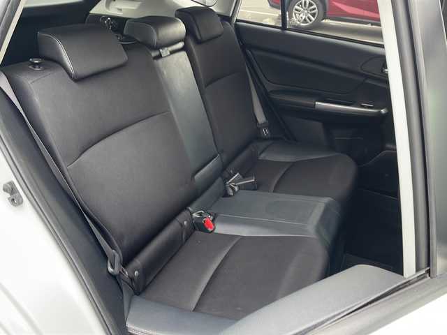 スバル インプレッサ スポーツ 1．6i－S アイサイト 道東・釧路十勝 2016(平28)年 7.6万km クリスタルホワイトP ・４WD/・純正ダイアトーンサウンドナビ/（BT・CD・DVD・ラジオ・フルセグ）/・バックカメラ/・アイサイト/・衝突被害軽減ブレーキ/・白線逸脱防止機能/・横滑り防止装置/・アイドリングストップ/・ドアバイザー/・ウィンカーミラー/・電動格納ミラー/・フォグライト/・レータークルーズコントロール/・純正ドライブレコーダー/・ハーフレザーシート/・オートライト/・純正16インチアルミホイール付夏タイヤ積込