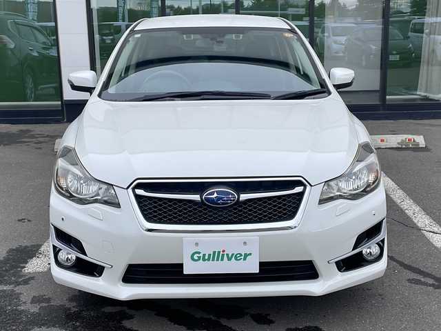 スバル インプレッサ スポーツ 1．6i－S アイサイト 道東・釧路十勝 2016(平28)年 7.6万km クリスタルホワイトP ・４WD/・純正ダイアトーンサウンドナビ/（BT・CD・DVD・ラジオ・フルセグ）/・バックカメラ/・アイサイト/・衝突被害軽減ブレーキ/・白線逸脱防止機能/・横滑り防止装置/・アイドリングストップ/・ドアバイザー/・ウィンカーミラー/・電動格納ミラー/・フォグライト/・レータークルーズコントロール/・純正ドライブレコーダー/・ハーフレザーシート/・オートライト/・純正16インチアルミホイール付夏タイヤ積込