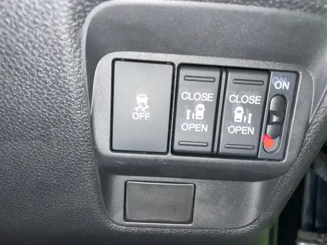 ホンダ フリード ハイブリット e:HEV AIR EX 神奈川県 2024(令6)年 0.1万km メテオロイドグレーメタリック 衝突軽減システム/ブラインドスポットアシスト/レーンキープアシスト/パーキングアシスト/アダプティブクルーズコントロール/コーナーセンサー/両側パワースライドドア/シートヒーター/カーテンエアバッグ/サイドエアバッグ/純正ナビ/TV/BT/FM/AM/USB/三列シート