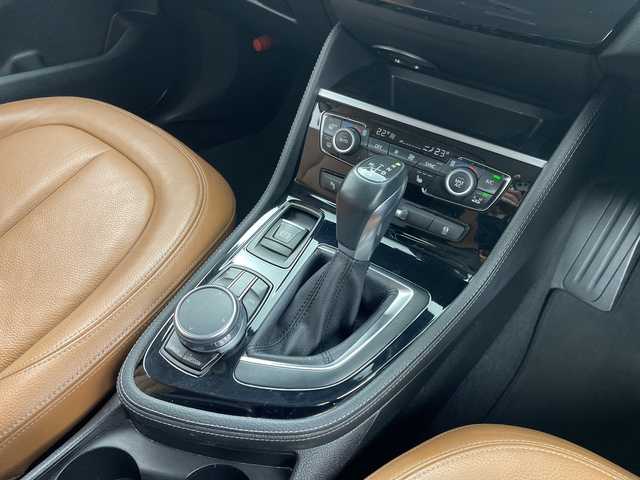 ＢＭＷ ２２０ｉ グランツアラー ラグジュアリー 岐阜県 2018(平30)年 6.5万km ミネラルホワイト 純正ナビ/BT/CD/DVD/USB/バックカメラ/レザーシート/シートヒーター/パワーシート/ドライブレコーダー/衝突軽減ブレーキ/レーンキープ/コーナーセンサー/レーダークルーズコントロール/ヘッドアップディスプレイ/LEDヘッドライト/フォグランプ/プッシュスタート/スマートキー