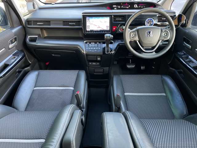 ホンダ ステップワゴン スパーダ クールスピリット 青森県 2016(平28)年 15.8万km プレミアムスパイスパープルP 4WD/純正9インチナビ・フルセグTV/CD・DVD・HDMI・Bluetooth・USB/社外フリップダウンモニター/フロント・バックカメラ/合皮コンビシート/前席シートヒーター/両側パワースライドドア/クルーズコントロール/純正ビルトインETC/前後ドライブレコーダー/社外デジタルインナーミラー/パドルシフト/ワイパーデアイサー/LEDヘッドライト/フォグランプ/社外17インチAW夏タイヤ/純正16インチAWスタッドレス有/スペアキー/保証書・取説書