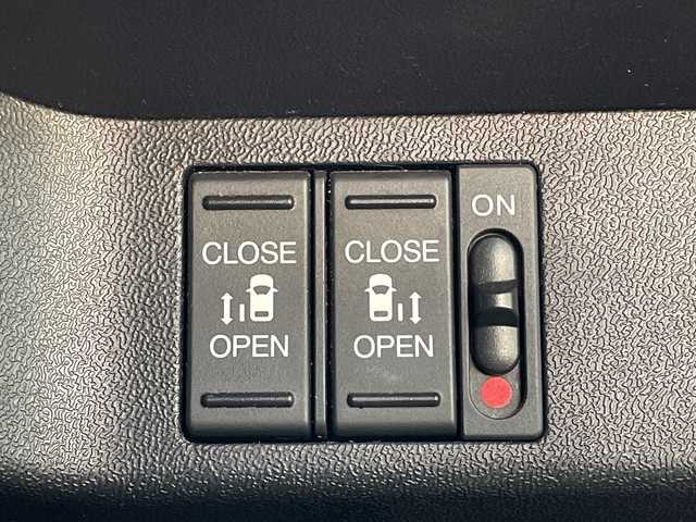 ホンダ ステップワゴン スパーダ クールスピリット 青森県 2016(平28)年 15.8万km プレミアムスパイスパープルP 4WD/純正9インチナビ・フルセグTV/CD・DVD・HDMI・Bluetooth・USB/社外フリップダウンモニター/フロント・バックカメラ/合皮コンビシート/前席シートヒーター/両側パワースライドドア/クルーズコントロール/純正ビルトインETC/前後ドライブレコーダー/社外デジタルインナーミラー/パドルシフト/ワイパーデアイサー/LEDヘッドライト/フォグランプ/社外17インチAW夏タイヤ/純正16インチAWスタッドレス有/スペアキー/保証書・取説書