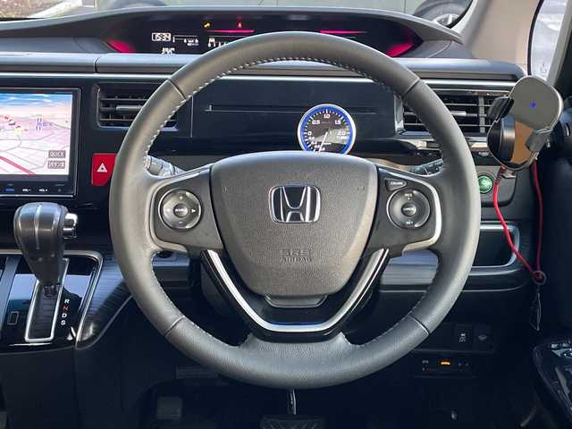 ホンダ ステップワゴン スパーダ クールスピリット 青森県 2016(平28)年 15.8万km プレミアムスパイスパープルP 4WD/純正9インチナビ・フルセグTV/CD・DVD・HDMI・Bluetooth・USB/社外フリップダウンモニター/フロント・バックカメラ/合皮コンビシート/前席シートヒーター/両側パワースライドドア/クルーズコントロール/純正ビルトインETC/前後ドライブレコーダー/社外デジタルインナーミラー/パドルシフト/ワイパーデアイサー/LEDヘッドライト/フォグランプ/社外17インチAW夏タイヤ/純正16インチAWスタッドレス有/スペアキー/保証書・取説書