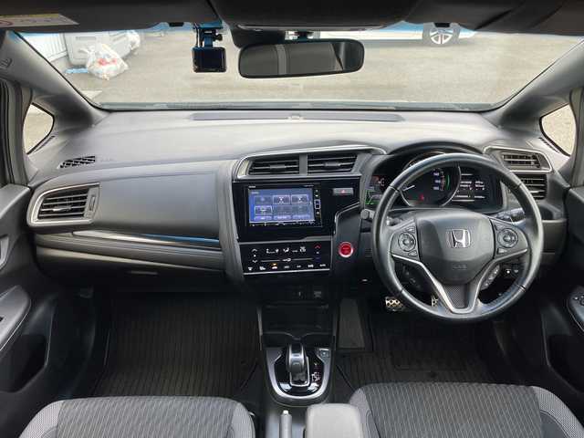 ホンダ フィット ハイブリット S ホンダセンシング 愛媛県 2018(平30)年 7.4万km シャイニンググレーM 純正ナビ/バックカメラ/衝突軽減システム/ビルトインETC/ドライブレコーダー前後/フルセグTV/クルーズコントロール追従あり/オートLED/レーンキープアシスト/横滑り防止装置/純正16AW/純正フロアマット/スペアキー1本/Bluetooth