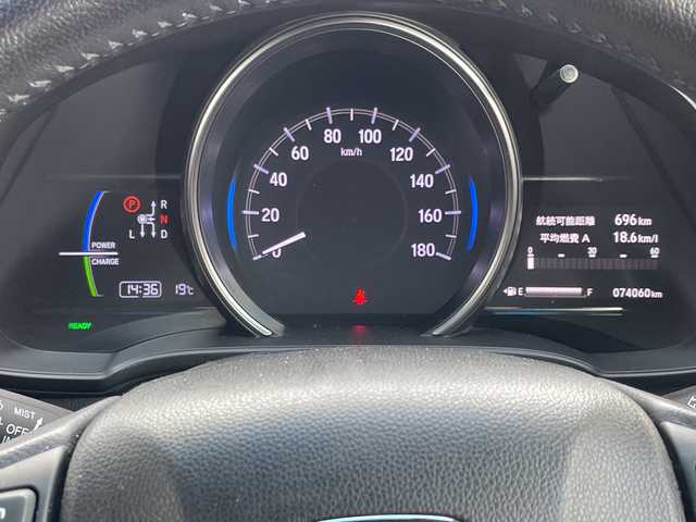 ホンダ フィット ハイブリット S ホンダセンシング 愛媛県 2018(平30)年 7.4万km シャイニンググレーM 純正ナビ/バックカメラ/衝突軽減システム/ビルトインETC/ドライブレコーダー前後/フルセグTV/クルーズコントロール追従あり/オートLED/レーンキープアシスト/横滑り防止装置/純正16AW/純正フロアマット/スペアキー1本/Bluetooth