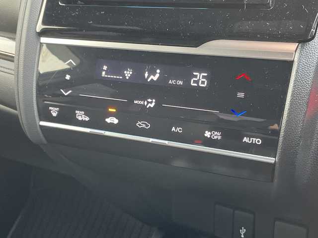 ホンダ フィット ハイブリット S ホンダセンシング 愛媛県 2018(平30)年 7.4万km シャイニンググレーM 純正ナビ/バックカメラ/衝突軽減システム/ビルトインETC/ドライブレコーダー前後/フルセグTV/クルーズコントロール追従あり/オートLED/レーンキープアシスト/横滑り防止装置/純正16AW/純正フロアマット/スペアキー1本/Bluetooth