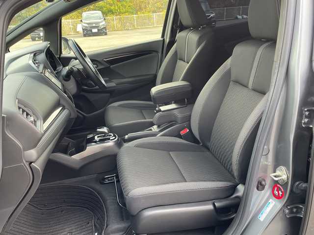 ホンダ フィット ハイブリット S ホンダセンシング 愛媛県 2018(平30)年 7.4万km シャイニンググレーM 純正ナビ/バックカメラ/衝突軽減システム/ビルトインETC/ドライブレコーダー前後/フルセグTV/クルーズコントロール追従あり/オートLED/レーンキープアシスト/横滑り防止装置/純正16AW/純正フロアマット/スペアキー1本/Bluetooth