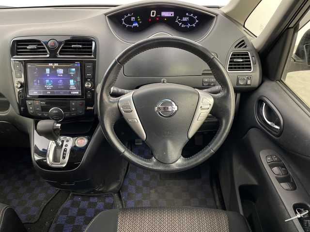 日産 セレナ HWS S HV Vセレ +SeftyⅡ 群馬県 2016(平28)年 5.5万km ダイヤモンドブラック 純正後席モニター　純正８型ナビ　全周囲カメラ　ドラレコ　ＥＴＣ　ＨＩＤ　両側電動スライドドア　　クルーズコントロール　レーンキープアシスト　衝突被害軽減システム　スマートキー　プッシュスタート　禁煙