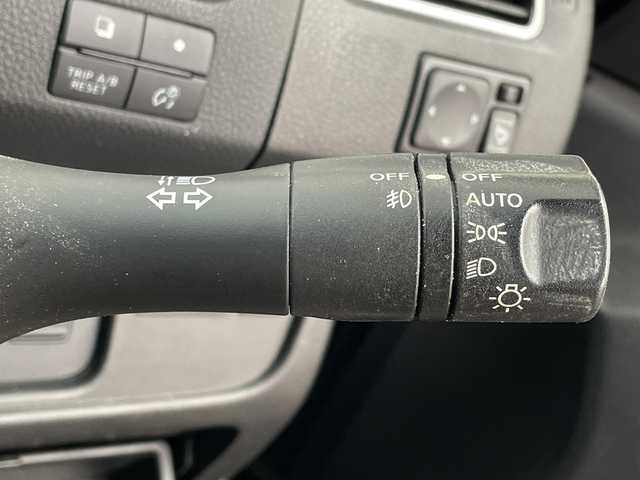 日産 セレナ HWS S HV Vセレ +SeftyⅡ 群馬県 2016(平28)年 5.5万km ダイヤモンドブラック 純正後席モニター　純正８型ナビ　全周囲カメラ　ドラレコ　ＥＴＣ　ＨＩＤ　両側電動スライドドア　　クルーズコントロール　レーンキープアシスト　衝突被害軽減システム　スマートキー　プッシュスタート　禁煙