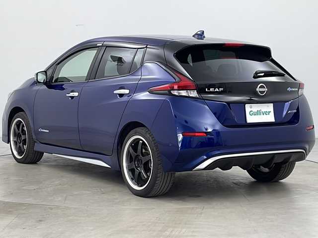 日産 リーフ e+ オーテック 道央・札幌 2021(令3)年 2万km オーロラフレアブルーパール ・ワンオーナー/・プロパイロット/・純正ナビ/（BT&USB&HDMI&フルセグ&AppleCarPlay）/・全方位モニター/・エマージェンシーブレーキ/・側方支援/・後側方支援/・道路標識表示/・レーダークルーズ/・BSM/・純正デジタルインナーミラー/・レーダークルーズコントロール/・ステアリングヒーター/・全席シートヒーター/・社外ドライブレコーダー（前方）/・ステアリングスイッチ/・ビルトインETC/・フロント、サイド、バックカメラ/・LEDヘッドライト/・RAYS１８インチAW/・純正AW付き冬タイヤ積み込み
