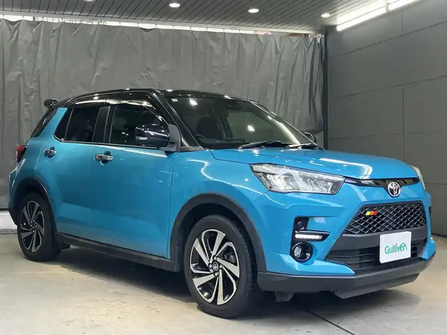 トヨタ ライズ Z 東京都 2021(令3)年 3.7万km ブラックマイカメタリック/ターコイズブルーマイカメタリック ワンオーナー /スマートアシスト/リアスポイラー/ツートンカラー（ターコイズブルーマイカメタリック）/ディスプレイオーディオ/（フルセグTV/Bluetooth/ラジオ）/Apple Car Play/純正１７インチアルミホイール/トラクションコントロール/アイドリングストップ/フルセグＴＶ/LEDヘッドライト/LEDフォグランプ/オートライト/ウィンカーミラー/革巻きステアリング/ステアリングリモコン/レーダークルーズコントロール/両席シートヒーター/スマートキー/スペアキー/純正フロアマット/サイドバイザー/カーテンエアバック/ETC2.0/取扱説明書（車両・オーディオ）有/整備記録簿有