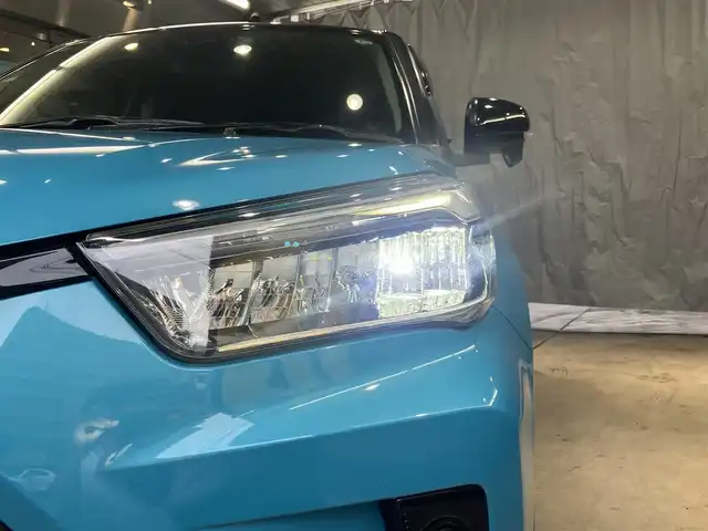 トヨタ ライズ Z 東京都 2021(令3)年 3.7万km ブラックマイカメタリック/ターコイズブルーマイカメタリック ワンオーナー /スマートアシスト/リアスポイラー/ツートンカラー（ターコイズブルーマイカメタリック）/ディスプレイオーディオ/（フルセグTV/Bluetooth/ラジオ）/Apple Car Play/純正１７インチアルミホイール/トラクションコントロール/アイドリングストップ/フルセグＴＶ/LEDヘッドライト/LEDフォグランプ/オートライト/ウィンカーミラー/革巻きステアリング/ステアリングリモコン/レーダークルーズコントロール/両席シートヒーター/スマートキー/スペアキー/純正フロアマット/サイドバイザー/カーテンエアバック/ETC2.0/取扱説明書（車両・オーディオ）有/整備記録簿有
