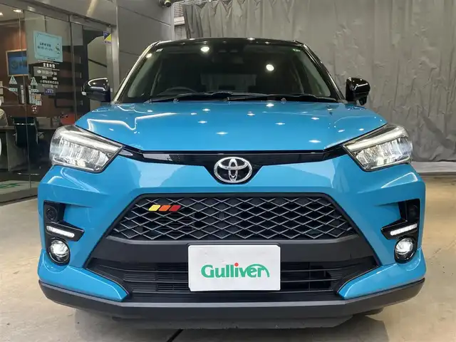 トヨタ ライズ Z 東京都 2021(令3)年 3.7万km ブラックマイカメタリック/ターコイズブルーマイカメタリック ワンオーナー /スマートアシスト/リアスポイラー/ツートンカラー（ターコイズブルーマイカメタリック）/ディスプレイオーディオ/（フルセグTV/Bluetooth/ラジオ）/Apple Car Play/純正１７インチアルミホイール/トラクションコントロール/アイドリングストップ/フルセグＴＶ/LEDヘッドライト/LEDフォグランプ/オートライト/ウィンカーミラー/革巻きステアリング/ステアリングリモコン/レーダークルーズコントロール/両席シートヒーター/スマートキー/スペアキー/純正フロアマット/サイドバイザー/カーテンエアバック/ETC2.0/取扱説明書（車両・オーディオ）有/整備記録簿有