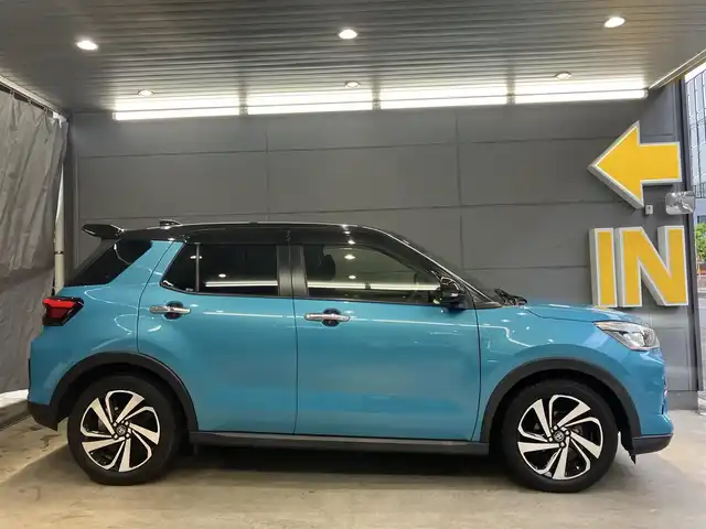 トヨタ ライズ Z 東京都 2021(令3)年 3.7万km ブラックマイカメタリック/ターコイズブルーマイカメタリック ワンオーナー /スマートアシスト/リアスポイラー/ツートンカラー（ターコイズブルーマイカメタリック）/ディスプレイオーディオ/（フルセグTV/Bluetooth/ラジオ）/Apple Car Play/純正１７インチアルミホイール/トラクションコントロール/アイドリングストップ/フルセグＴＶ/LEDヘッドライト/LEDフォグランプ/オートライト/ウィンカーミラー/革巻きステアリング/ステアリングリモコン/レーダークルーズコントロール/両席シートヒーター/スマートキー/スペアキー/純正フロアマット/サイドバイザー/カーテンエアバック/ETC2.0/取扱説明書（車両・オーディオ）有/整備記録簿有