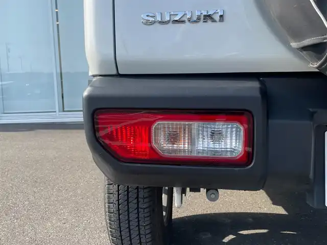 スズキ ジムニー XC 神奈川県 2022(令4)年 4万km ピュアホワイトP ワンオーナー　/ターボ車　/純正８型ナビ(パナソニック　CN-RZ875)/フルセグ　/CD/DVD/Bluetooth/バックカメラ　/レーダークルーズコントロール　/前後ドライブレコーダー(KENWOOD)/パートタイム４ＷＤ　/背面タイヤ　/デュアルセンサーブレーキサポート　/ダウンヒルアシストコントロール/LEDヘッドライト/フォグライト/アイドリングストップ/前席シートヒーター/ABS/横滑り防止装置/レーンキープアシスト/デジタルインナーミラー/プッシュスタート/スマートキー/オートエアコン/オートライト/W＋サイドエアバッグ/カーテンエアバック