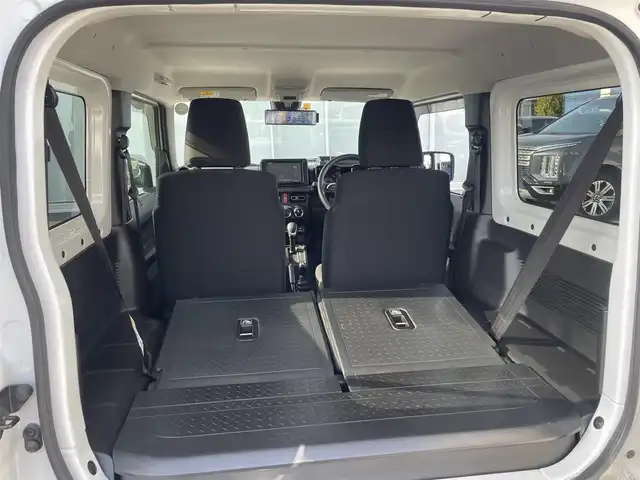 スズキ ジムニー XC 神奈川県 2022(令4)年 4万km ピュアホワイトP ワンオーナー　/ターボ車　/純正８型ナビ(パナソニック　CN-RZ875)/フルセグ　/CD/DVD/Bluetooth/バックカメラ　/レーダークルーズコントロール　/前後ドライブレコーダー(KENWOOD)/パートタイム４ＷＤ　/背面タイヤ　/デュアルセンサーブレーキサポート　/ダウンヒルアシストコントロール/LEDヘッドライト/フォグライト/アイドリングストップ/前席シートヒーター/ABS/横滑り防止装置/レーンキープアシスト/デジタルインナーミラー/プッシュスタート/スマートキー/オートエアコン/オートライト/W＋サイドエアバッグ/カーテンエアバック