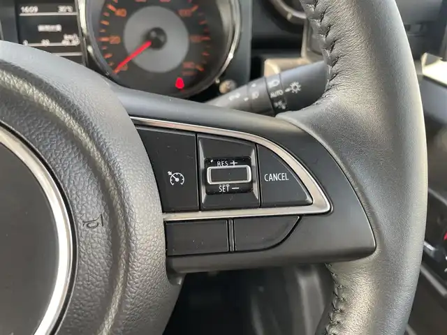 スズキ ジムニー XC 神奈川県 2022(令4)年 4万km ピュアホワイトP ワンオーナー　/ターボ車　/純正８型ナビ(パナソニック　CN-RZ875)/フルセグ　/CD/DVD/Bluetooth/バックカメラ　/レーダークルーズコントロール　/前後ドライブレコーダー(KENWOOD)/パートタイム４ＷＤ　/背面タイヤ　/デュアルセンサーブレーキサポート　/ダウンヒルアシストコントロール/LEDヘッドライト/フォグライト/アイドリングストップ/前席シートヒーター/ABS/横滑り防止装置/レーンキープアシスト/デジタルインナーミラー/プッシュスタート/スマートキー/オートエアコン/オートライト/W＋サイドエアバッグ/カーテンエアバック