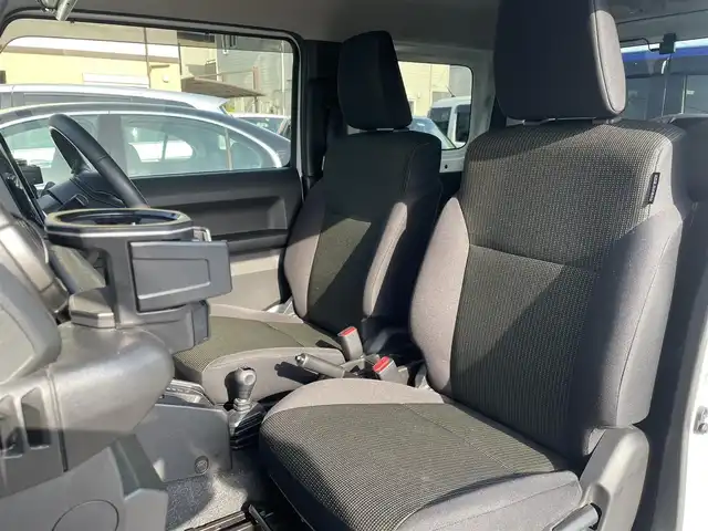 スズキ ジムニー XC 神奈川県 2022(令4)年 4万km ピュアホワイトP ワンオーナー　/ターボ車　/純正８型ナビ(パナソニック　CN-RZ875)/フルセグ　/CD/DVD/Bluetooth/バックカメラ　/レーダークルーズコントロール　/前後ドライブレコーダー(KENWOOD)/パートタイム４ＷＤ　/背面タイヤ　/デュアルセンサーブレーキサポート　/ダウンヒルアシストコントロール/LEDヘッドライト/フォグライト/アイドリングストップ/前席シートヒーター/ABS/横滑り防止装置/レーンキープアシスト/デジタルインナーミラー/プッシュスタート/スマートキー/オートエアコン/オートライト/W＋サイドエアバッグ/カーテンエアバック