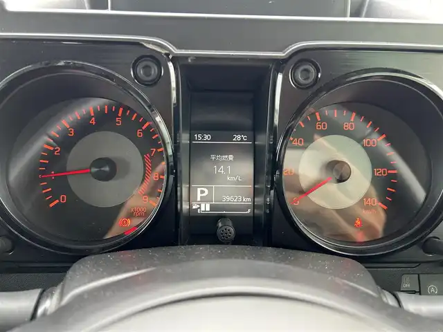 スズキ ジムニー XC 和歌山県 2022(令4)年 4万km ピュアホワイトP 純正８型ナビ(パナソニック　CN-RZ875)/フルセグ　/（CD/DVD/Bluetooth）/バックカメラ　/クルーズコントロール　/前後ドライブレコーダー(KENWOOD)/背面タイヤ　/デュアルセンサーブレーキサポート　/ダウンヒルアシストコントロール/LEDヘッドライト/フォグライト/アイドリングストップ/前席シートヒーター/横滑り防止装置/デジタルインナーミラー