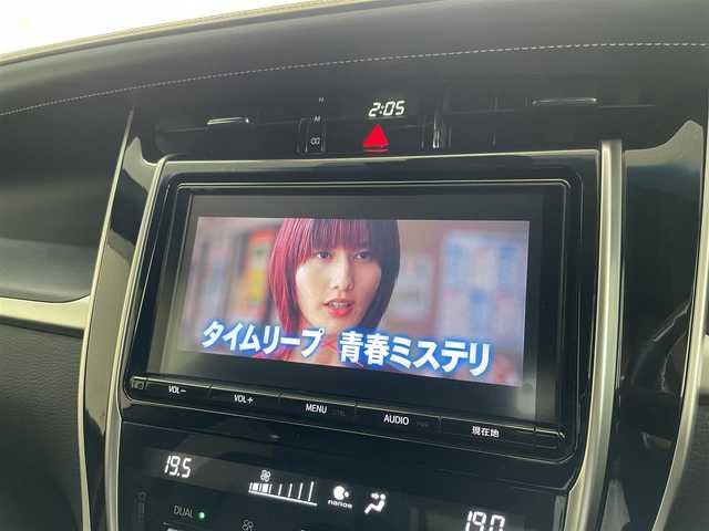 トヨタ ハリアー プレミアム 千葉県 2018(平30)年 8.8万km ホワイトパールクリスタルシャイン トヨタセーフティセンス/・プリクラッシュセーフティ/・レーンディパーチャーアラート（ステアリング制御付）/・アダプティブハイビーム/・レーダークルーズコントロール(全車速追従機能付き）/純正9インチメモリナビ【NSZT-Y66T】/・フルセグTV/BT/CD/DVD/ラジオ/バックカメラ/パワーバックドア/パワーシート/ビルトインETC2.0/ハーフレザーシート/本革巻き3本スポークステアリング/純正18インチアルミホイール/LEDヘッドランプ/保証書/取扱説明書/スペアキー