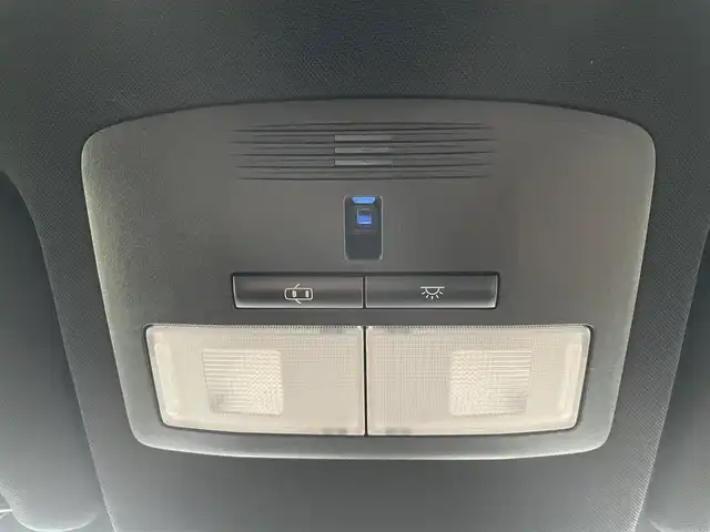 トヨタ ハリアー プレミアム 千葉県 2018(平30)年 8.8万km ホワイトパールクリスタルシャイン トヨタセーフティセンス/・プリクラッシュセーフティ/・レーンディパーチャーアラート（ステアリング制御付）/・アダプティブハイビーム/・レーダークルーズコントロール(全車速追従機能付き）/純正9インチメモリナビ【NSZT-Y66T】/・フルセグTV/BT/CD/DVD/ラジオ/バックカメラ/パワーバックドア/パワーシート/ビルトインETC2.0/ハーフレザーシート/本革巻き3本スポークステアリング/純正18インチアルミホイール/LEDヘッドランプ/保証書/取扱説明書/スペアキー