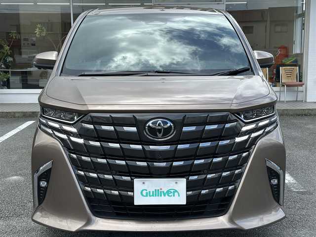 トヨタ アルファードハイブリット Z 三重県 2024(令6)年 3.6万km ゴールド ワンオーナー/ムーンルーフ/♪トヨタセーフティセンス/　・プリクラッシュセーフティシステム(PCS)/　・レーダークルーズコントロール/　・プロアクティブドライビングアシスト( PDA)/　・レーントテーシングアシスト( LTA)/   ・レーンディパーチャーアラート(LDA)/　・ブラインドスポットモニター(BSM)/　・ドライブスタートコントロール/♪純正メーカー14インチディスプレイナビ/　・フルセグ・Bluetooth・USB/　・MiraCast・HDMI/♪純正13.2インチ有機EL後席ディスプレイ/♪パノラミックビューモニター/♪純正デジタルインナーミラー/♪純正ドライブレコーダー(前後・360°)/♪前席・後席パワーシート(D席メモリ機能付き)/♪前席・後席(シートヒーター・ベンチレーション)/♪スマートキーx2/♪プッシュスタート/♪両側パワースライドドア/♪パワーバックドア/♪クリアランスソナー/♪三眼 LEDヘッドライト/♪LEDフォグライト/♪オートハイビーム/♪オートブレーキホールド/♪オートリトラクタブルミラー/♪後席電動オットマン/♪後席電動サンシェード/♪AC100V/♪ビルトインETC2.0/♪フロアマット/♪ドアバイザー