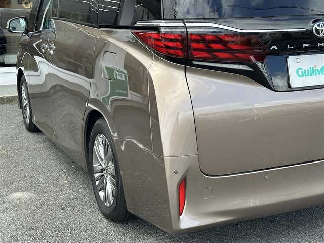 トヨタ アルファードハイブリット Z 三重県 2024(令6)年 3.6万km ゴールド ワンオーナー/ムーンルーフ/♪トヨタセーフティセンス/　・プリクラッシュセーフティシステム(PCS)/　・レーダークルーズコントロール/　・プロアクティブドライビングアシスト( PDA)/　・レーントテーシングアシスト( LTA)/   ・レーンディパーチャーアラート(LDA)/　・ブラインドスポットモニター(BSM)/　・ドライブスタートコントロール/♪純正メーカー14インチディスプレイナビ/　・フルセグ・Bluetooth・USB/　・MiraCast・HDMI/♪純正13.2インチ有機EL後席ディスプレイ/♪パノラミックビューモニター/♪純正デジタルインナーミラー/♪純正ドライブレコーダー(前後・360°)/♪前席・後席パワーシート(D席メモリ機能付き)/♪前席・後席(シートヒーター・ベンチレーション)/♪スマートキーx2/♪プッシュスタート/♪両側パワースライドドア/♪パワーバックドア/♪クリアランスソナー/♪三眼 LEDヘッドライト/♪LEDフォグライト/♪オートハイビーム/♪オートブレーキホールド/♪オートリトラクタブルミラー/♪後席電動オットマン/♪後席電動サンシェード/♪AC100V/♪ビルトインETC2.0/♪フロアマット/♪ドアバイザー