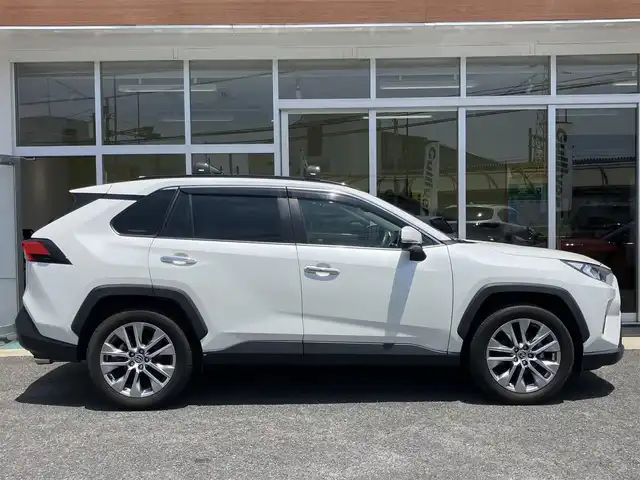 トヨタ ＲＡＶ４ G Zパッケージ 山口県 2020(令2)年 2.4万km ホワイトパールクリスタルシャイン 純正ディスプレイオーディオ/純正フルセグTV＆/　全方位モニター/純正フロアマット/純正ドアバイザー/純正19インチアルミ/純正LEDヘッドライト/純正フォグランプ/社外ベースキャリア/パワーバックドア/運転席パワーシート/フロントシートヒーター/ステアリングヒーター/デジタルインナーミラー/ビルトインETC