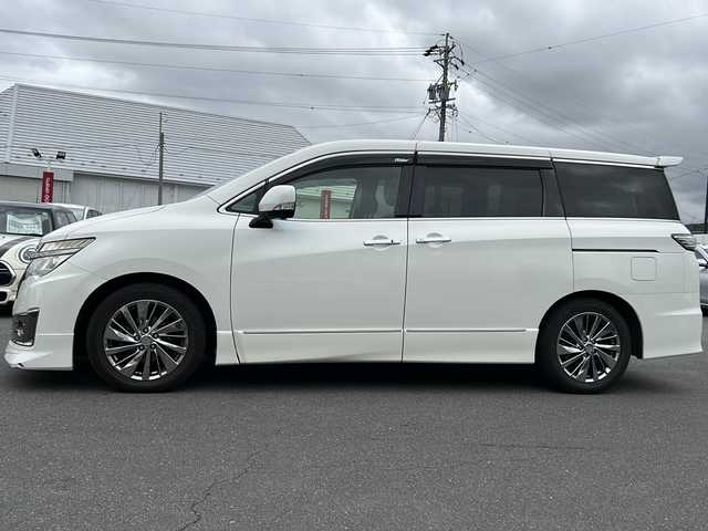 日産 エルグランド ライダー ブラックライン黒本革 パワーシート 長野県 2014(平26)年 14.8万km ブリリアントホワイトパール ・純正ナビ/CD DVD フルセグTV Bluetooth/・全方位カメラ/・ETC/・黒革シート/・クルーズコントロール/・純正18インチアルミホイール/・両側パワースライドドア/・アイドリングストップ/・横滑り防止装置/・フリップダウンモニター/・オットマン/・HIDヘッドライト/・オートライト/・ドライブレコーダー/・スマートキー/・エンジンプッシュスタート