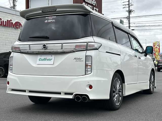 日産 エルグランド ライダー ブラックライン黒本革 パワーシート 長野県 2014(平26)年 14.8万km ブリリアントホワイトパール ・純正ナビ/CD DVD フルセグTV Bluetooth/・全方位カメラ/・ETC/・黒革シート/・クルーズコントロール/・純正18インチアルミホイール/・両側パワースライドドア/・アイドリングストップ/・横滑り防止装置/・フリップダウンモニター/・オットマン/・HIDヘッドライト/・オートライト/・ドライブレコーダー/・スマートキー/・エンジンプッシュスタート