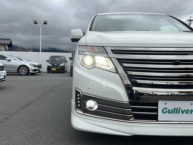 日産 エルグランド ライダー ブラックライン黒本革 パワーシート 長野県 2014(平26)年 14.8万km ブリリアントホワイトパール ・純正ナビ/CD DVD フルセグTV Bluetooth/・全方位カメラ/・ETC/・黒革シート/・クルーズコントロール/・純正18インチアルミホイール/・両側パワースライドドア/・アイドリングストップ/・横滑り防止装置/・フリップダウンモニター/・オットマン/・HIDヘッドライト/・オートライト/・ドライブレコーダー/・スマートキー/・エンジンプッシュスタート