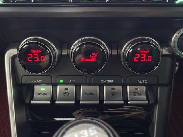 トヨタ ＧＲ８６ RZ 秋田県 2023(令5)年 0.5万km マグネタイトグレーメタリック ワンオーナー /社外ナビ /フルセグTV /ETC /社外エアークリーナー　/クルーズコントロール　/前方ドライブレコーダー /純正フロアマット　/USBポート　/バックカメラ　/前席シートヒーター　/スペアキー有り/スマートキー/ハーフレザーシート /プッシュスタート /オートエアコン /オートライト/クルーズコントロール/革巻きステアリング/電格ミラー