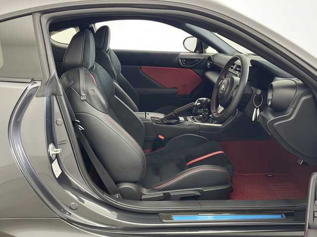 トヨタ ＧＲ８６ RZ 秋田県 2023(令5)年 0.5万km マグネタイトグレーメタリック ワンオーナー /社外ナビ /フルセグTV /ETC /社外エアークリーナー　/クルーズコントロール　/前方ドライブレコーダー /純正フロアマット　/USBポート　/バックカメラ　/前席シートヒーター　/スペアキー有り/スマートキー/ハーフレザーシート /プッシュスタート /オートエアコン /オートライト/クルーズコントロール/革巻きステアリング/電格ミラー