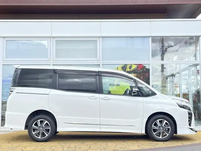 トヨタ ヴォクシー ZS 煌 道北・旭川 2018(平30)年 3.9万km ホワイトパールクリスタルシャイン モデリスタエアロ/パナソニックナビ/フルセグTV/バックカメラ/両側パワースライドドア/LEDヘッドライト/オートマチックハイビーム/オートライト/プッシュスタート/スマートキー/ETC/寒冷地仕様