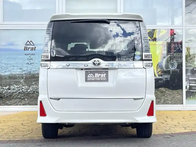 トヨタ ヴォクシー ZS 煌 道北・旭川 2018(平30)年 3.9万km ホワイトパールクリスタルシャイン モデリスタエアロ/パナソニックナビ/フルセグTV/バックカメラ/両側パワースライドドア/LEDヘッドライト/オートマチックハイビーム/オートライト/プッシュスタート/スマートキー/ETC/寒冷地仕様