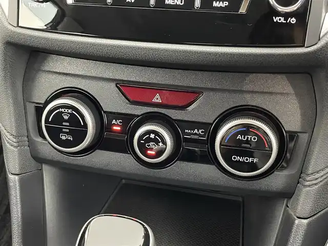 スバル インプレッサ スポーツ 1．6i－LアイサイトSスタイル 道央・札幌 2019(令1)年 4.8万km クリスタルホワイトP ・衝突被害軽減ブレーキ/・レーンキープアシスト/・レーダークルーズコントロール/・純正ナビ/【フルセグ/BT/CD/DVD】/・電子パーキング/・オートブレーキホールド/・アイドリングストップ/・パドルシフト/・ステアリングスイッチ