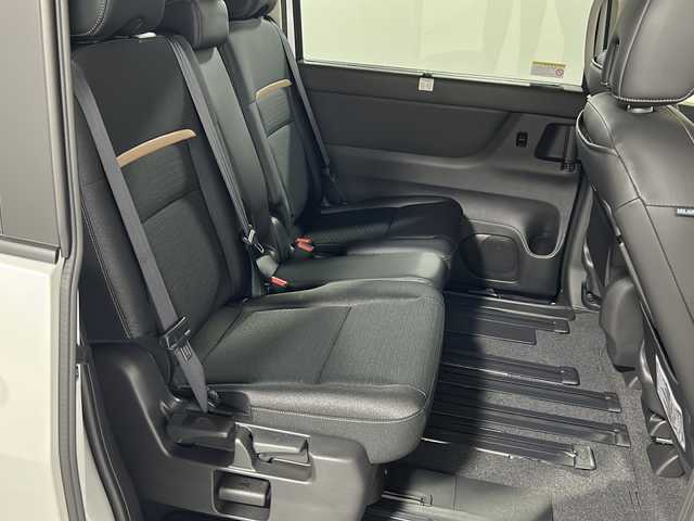 日産 セレナ e－パワー ハイウェイスター V 広島県 2025(令7)年 0.1千km プリズムホワイト 登録済未使用車（7km）/12.3型ニッサンコネクトナビ（AppleCarPlay/AndroidAuto/フルセグTV）/アラウンドビューモニター/プロパイロット/ハンズフリーオートスライドドア/インテリジェントルームミラー/エマージェンシーブレーキ/レーンキープアシスト/アダプティブLEDヘッドライト/ブラインドスポットモニター/リヤクロストラフィックアラート/フロント/バックソナー/誤発進抑制機能/USB/HDMI入力端子/ETC2.0/前後ドライブレコーダー/ワイヤレス充電