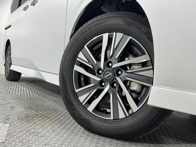 日産 セレナ e－パワー ハイウェイスター V 広島県 2025(令7)年 0.1千km プリズムホワイト 登録済未使用車（7km）/12.3型ニッサンコネクトナビ（AppleCarPlay/AndroidAuto/フルセグTV）/アラウンドビューモニター/プロパイロット/ハンズフリーオートスライドドア/インテリジェントルームミラー/エマージェンシーブレーキ/レーンキープアシスト/アダプティブLEDヘッドライト/ブラインドスポットモニター/リヤクロストラフィックアラート/フロント/バックソナー/誤発進抑制機能/USB/HDMI入力端子/ETC2.0/前後ドライブレコーダー/ワイヤレス充電