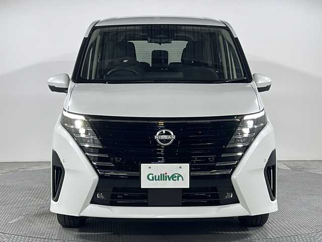 日産 セレナ e－パワー ハイウェイスター V 広島県 2025(令7)年 0.1千km プリズムホワイト 登録済未使用車（7km）/12.3型ニッサンコネクトナビ（AppleCarPlay/AndroidAuto/フルセグTV）/アラウンドビューモニター/プロパイロット/ハンズフリーオートスライドドア/インテリジェントルームミラー/エマージェンシーブレーキ/レーンキープアシスト/アダプティブLEDヘッドライト/ブラインドスポットモニター/リヤクロストラフィックアラート/フロント/バックソナー/誤発進抑制機能/USB/HDMI入力端子/ETC2.0/前後ドライブレコーダー/ワイヤレス充電