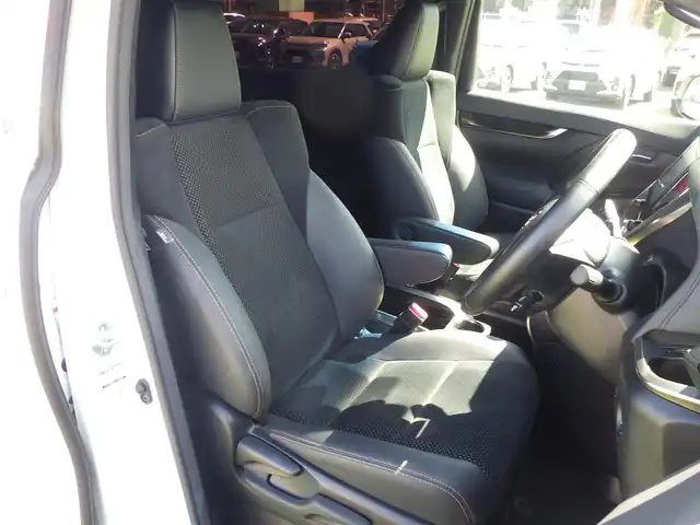 トヨタ アルファード S タイプゴールドⅡ 千葉県 2021(令3)年 5.6万km ホワイトパールクリスタルシャイン Toyota Safety Sense/・プリクラッシュセーフティ/・レーンディパーチャーアラート/・オートハイビーム/・レーダークルーズコントロール/パワーバックドア/両側パワースライドドア/地デジTV/【DVD/CD再生機能　Bluetooth接続】/バックカメラ/ハーフレザーシート/革巻きステアリング/ステアリングスイッチ/ETC/3眼LEDヘッドライト/フォグライト/ウインカーミラー/クリアランスソナー/純正18インチアルミホイル/サイド/カーテンエアバッグ/スマートキー