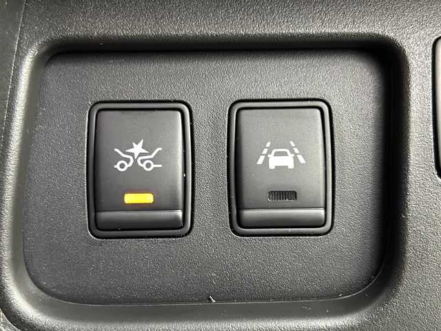 日産 セレナ ハイウェイS S HV Aセーフ 岐阜県 2015(平27)年 10.5万km ブリリアントシルバー 純正8インチナビ/CD/DVD/Bluetooth/HDMI/フルセグTV/純正フリップダウンモニター/全方位カメラ/衝突軽減ブレーキ/両側パワースライドドア/クルーズコントロール/レーンキープアシスト/ETC