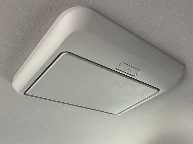 日産 セレナ ハイウェイS S HV Aセーフ 岐阜県 2015(平27)年 10.5万km ブリリアントシルバー 純正8インチナビ/CD/DVD/Bluetooth/HDMI/フルセグTV/純正フリップダウンモニター/全方位カメラ/衝突軽減ブレーキ/両側パワースライドドア/クルーズコントロール/レーンキープアシスト/ETC