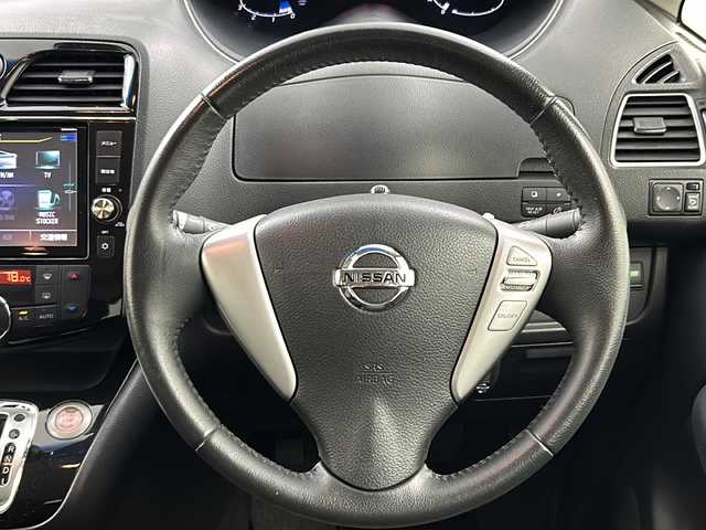 日産 セレナ ハイウェイS S HV Aセーフ 岐阜県 2015(平27)年 10.5万km ブリリアントシルバー 純正8インチナビ/CD/DVD/Bluetooth/HDMI/フルセグTV/純正フリップダウンモニター/全方位カメラ/衝突軽減ブレーキ/両側パワースライドドア/クルーズコントロール/レーンキープアシスト/ETC