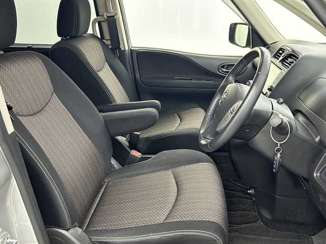 日産 セレナ ハイウェイS S HV Aセーフ 岐阜県 2015(平27)年 10.5万km ブリリアントシルバー 純正8インチナビ/CD/DVD/Bluetooth/HDMI/フルセグTV/純正フリップダウンモニター/全方位カメラ/衝突軽減ブレーキ/両側パワースライドドア/クルーズコントロール/レーンキープアシスト/ETC