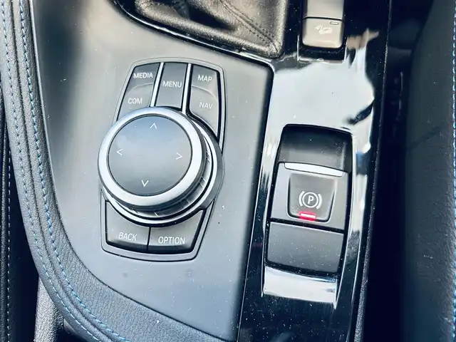 ＢＭＷ Ｘ１ xDrive 18d Mスポーツ 大阪府 2019(令1)年 3.5万km サファイアブラックP コンフォートP/インテリジェントセーフティ/純正ナビ/バックカメラ/純正18インチAW/LEDヘッドライト/クリアランスソナー/電動リアゲート/パドルシフト/ルーフレール/ハーフレザー/パワーシート/Dシートメモmリ/ETC/ドラレコ/USB/Bluetooth