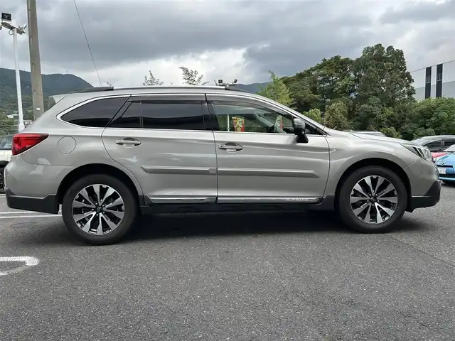 スバル アウトバック リミテッド 長崎県 2015(平27)年 11.3万km タングステンM Panasonic製ナビ　CN‐LR800D/（フルセグ、CD、DVD、AM、FM、BTオーディオ、HDMI）/バックカメラ/プッシュスタート/ステアリングリモコン/パドルシフト/追従クルーズコントロール/レーンアシスト/アイサイト/先行車発進お知らせ機能/X－MODE/電動リアゲート/リアゲートメモリー/ヘッドライトレベライザー/レザーシート/全席シートヒーター/DN席パワーシート/D席シートメモリー/電格ウィンカーミラー/オールオートパワーウィンドウ/ETC/電動パーキング/純正フロアマット/社外ドラレコ/ルーフレール/リヤデフォッガー/新車時保証書/車両取扱説明書/ナビ取扱説明書/スペアキー