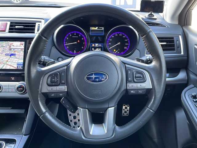 スバル アウトバック リミテッド 道央・札幌 2015(平27)年 11.3万km タングステンM (株)IDOMが運営する【じしゃロン札幌店】の自社ローン専用車両になります。こちらは現金またはオートローンご利用価格です。自社ローンご希望の方は別途その旨お申し付けください。/Panasonic製ナビ　CN‐LR800D/（フルセグ、CD、DVD、AM、FM、BTオーディオ、HDMI）/バックカメラ/プッシュスタート/ステアリングリモコン/パドルシフト/追従クルーズコントロール/レーンアシスト/アイサイト/先行車発進お知らせ機能/X－MODE/電動リアゲート/リアゲートメモリー/ヘッドライトレベライザー/レザーシート/全席シートヒーター/DN席パワーシート/D席シートメモリー/電格ウィンカーミラー/オールオートパワーウィンドウ/ETC/電動パーキング/純正フロアマット/社外ドラレコ/ルーフレール/リヤデフォッガー/新車時保証書/車両取扱説明書/ナビ取扱説明書/スペアキー
